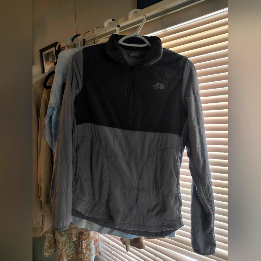 North face pull over
